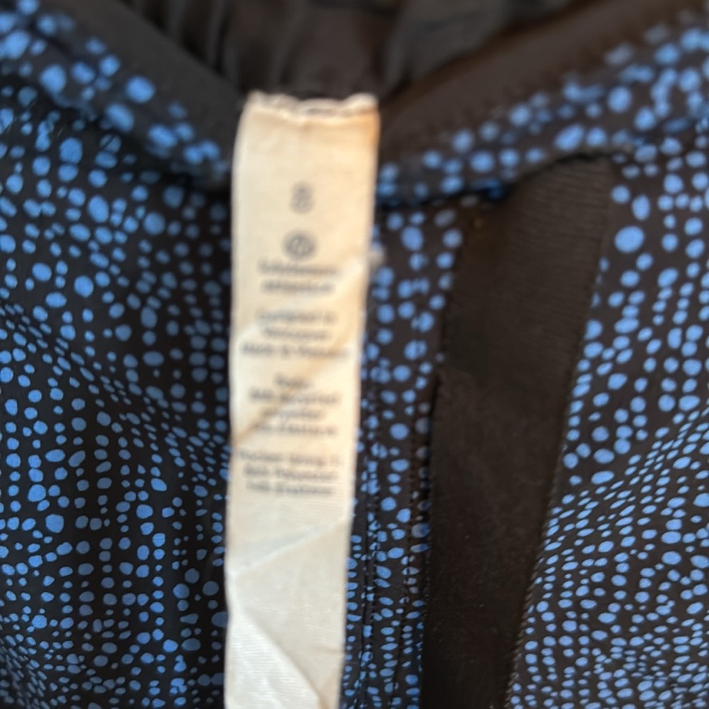 Lululemon short shorts with‎ drawstring tie waist 8 - Picture 2 of 3